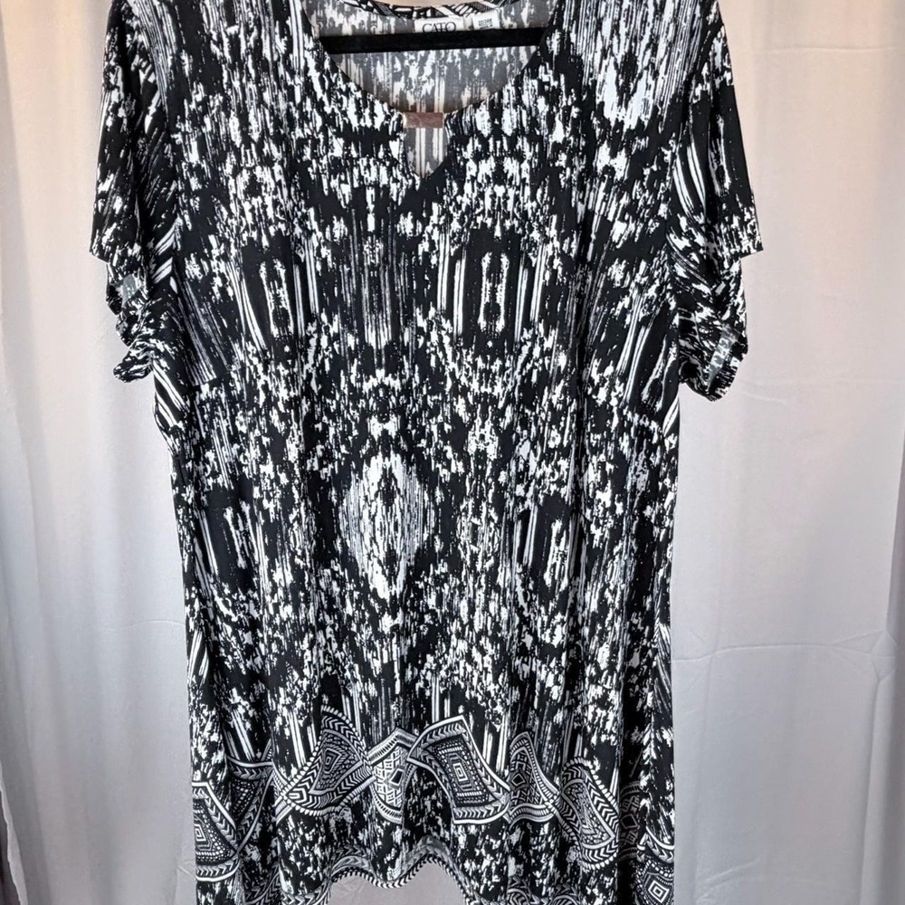 Women's Cato Black White Batik Geometric Print Tunic Silver Bar Accent 22/24W